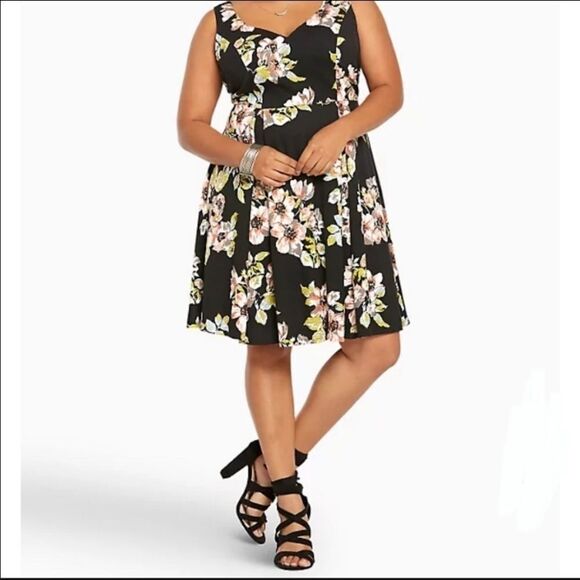 TORRID Floral Print Ponte‎ Pleated Skater Dress - Picture 3 of 12